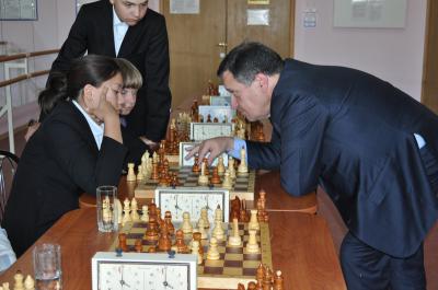 Андрей Макаров дал сеанс одновременной игры в шахматы